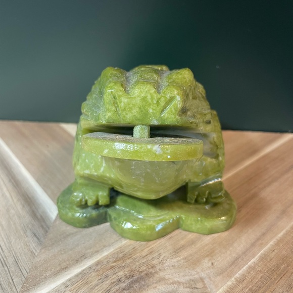 Carved Stone Money Frog - Picture 2 of 5